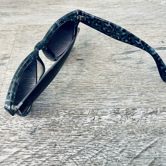 Must Have Fabulous Oversized frames Sunglasses - Picture 10 of 10